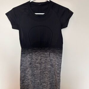 lululemon athletica Black and Gray Short Sleeve Tee